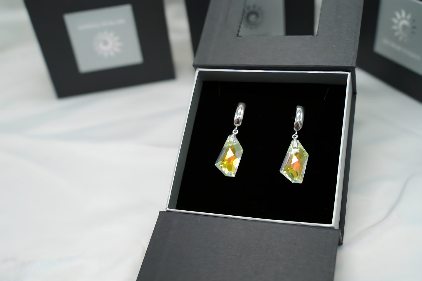 Lichtreflex-Ohrringe mit Swarovski® 1003o