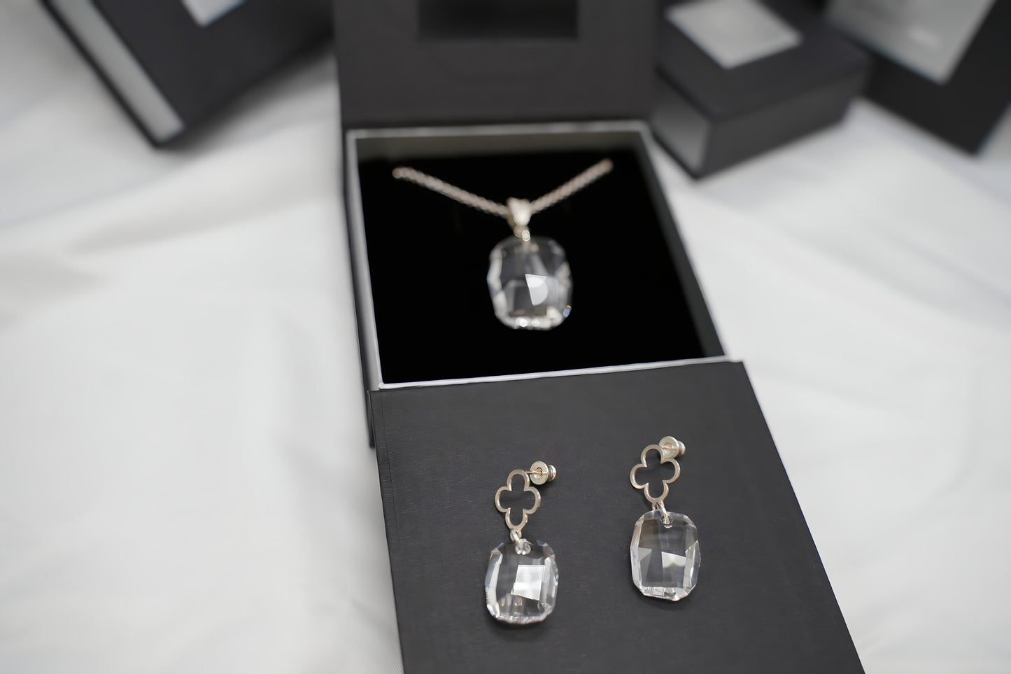 Quatrefoil Klarheit Set mit Swarovski® 1006ko