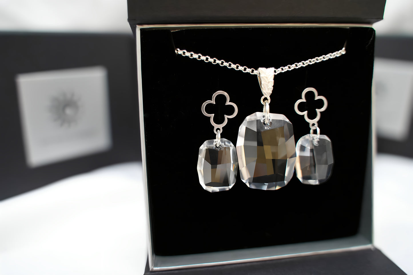Quatrefoil Klarheit Set mit Swarovski® 1006ko