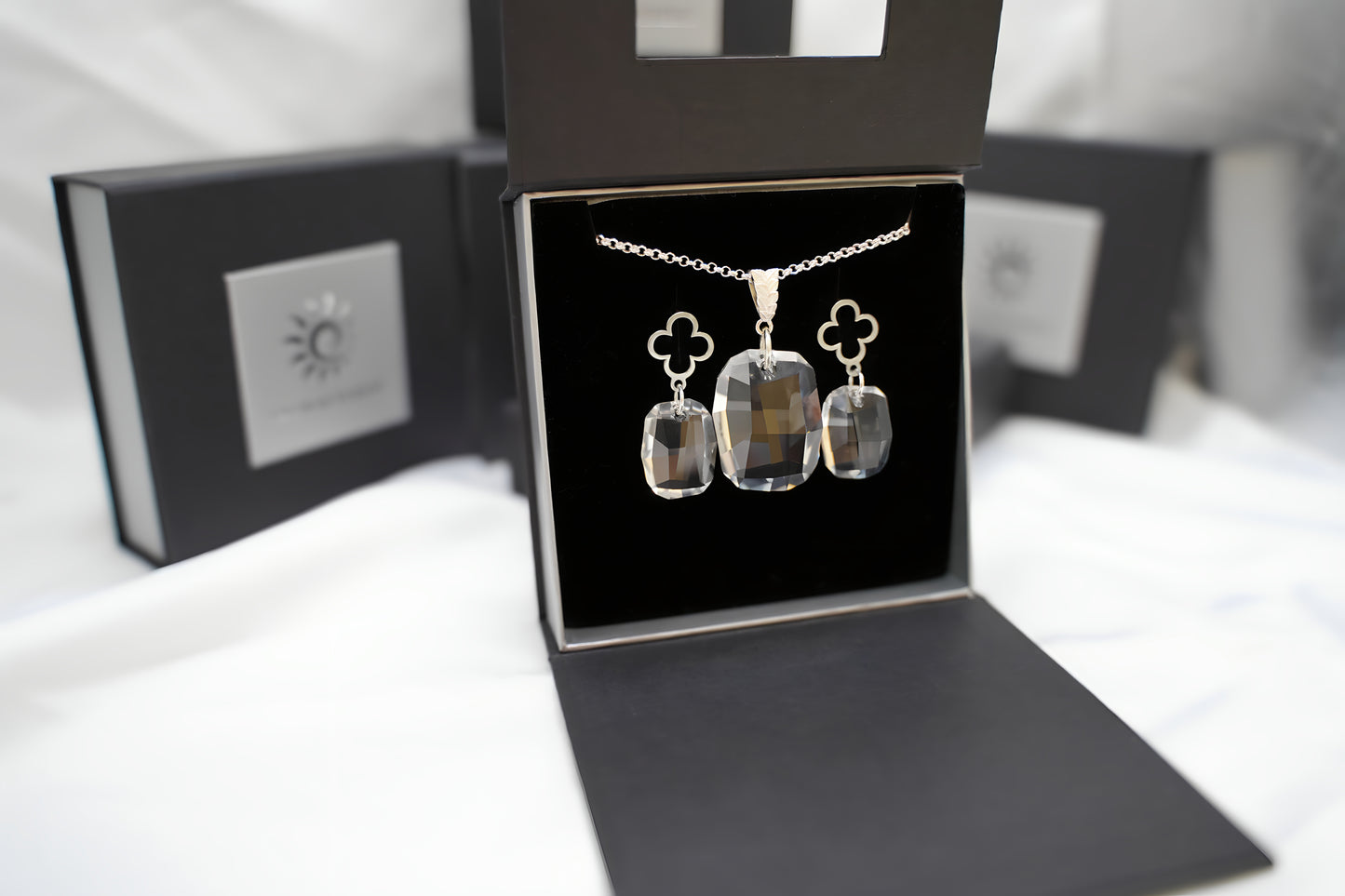 Quatrefoil Klarheit Set mit Swarovski® 1006ko