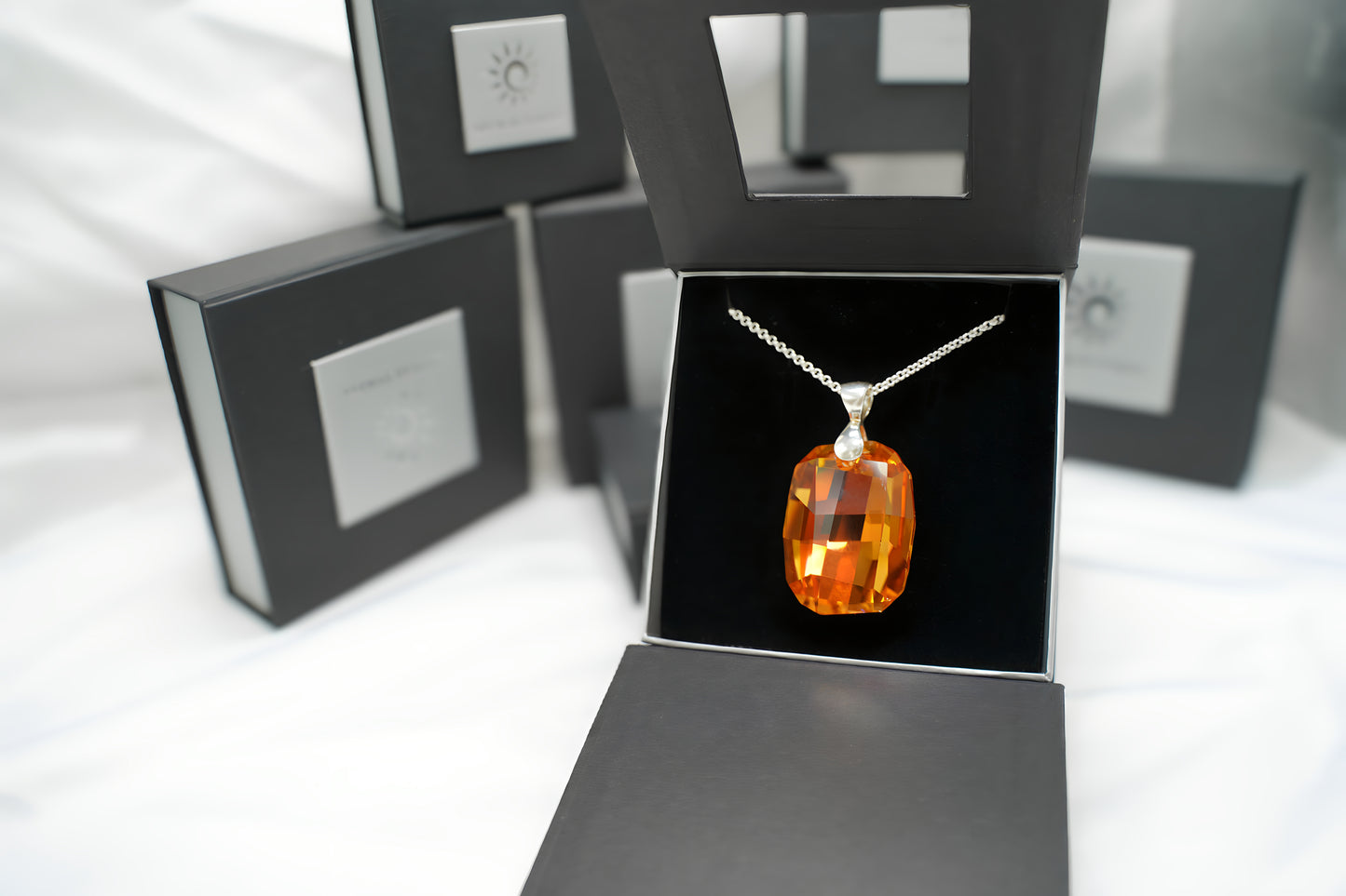 Cushion Amber Glanz Anhänger mit Swarovski® 1010k
