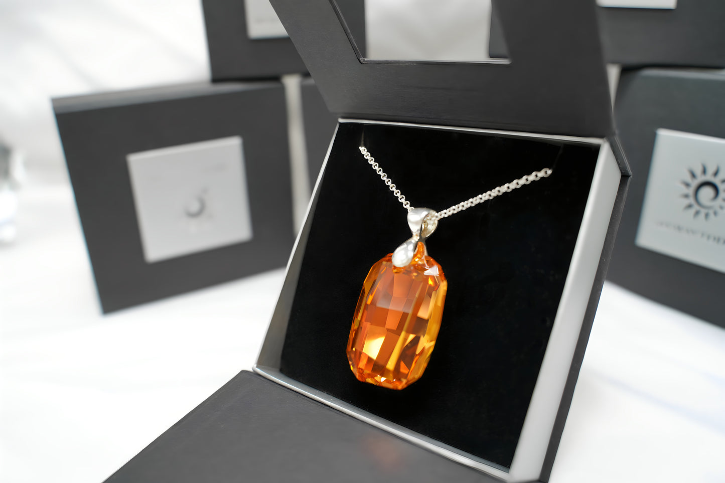 Cushion Amber Glanz Anhänger mit Swarovski® 1010k