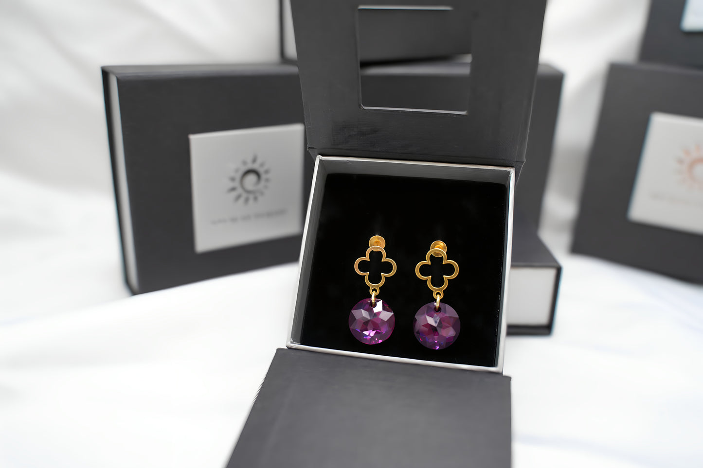 Quatrefoil Amethyst Disc Stecker mit Swarovski® 1014o
