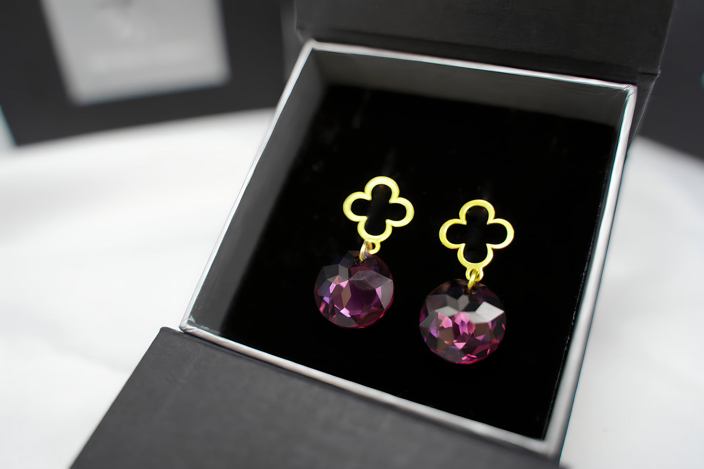 Quatrefoil Amethyst Disc Stecker mit Swarovski® 1014o