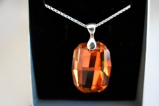 Cushion Amber Glanz Anhänger mit Swarovski® 1010k