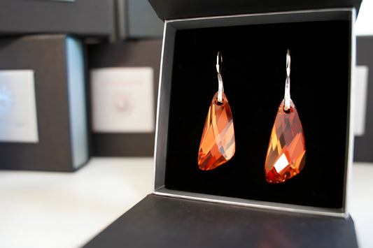 Tropfenfeuer Ohrringe mit Swarovski® 1011o